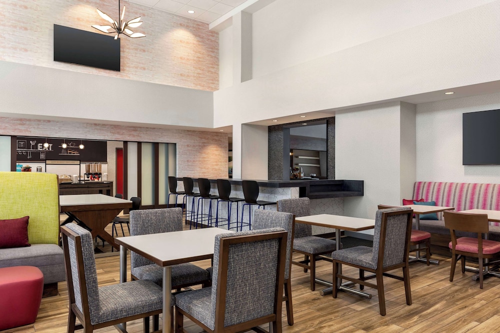 Hampton Inn & Suites Oroville - photo 21