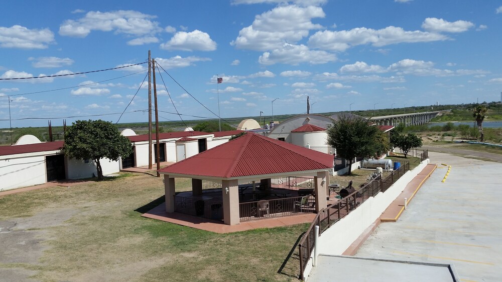 Lakeview Inn & Suites - photo 42