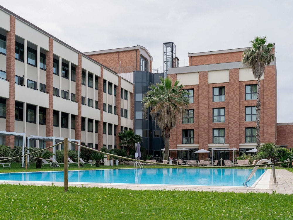 Mercure Rome Leonardo da Vinci Airport — 4-Star Luxury Hotel in Fiumicino-Isola Sacra, Italy