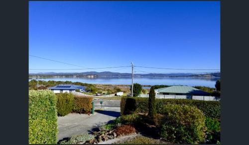 Kiama Cottage beside the Bay — 4-Star Luxury Hotel in St Helens, Australia