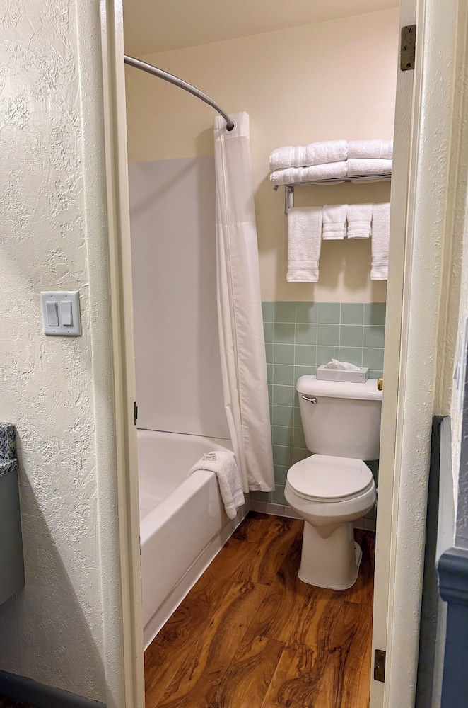 Americas Best Value Inn Wall - photo 82