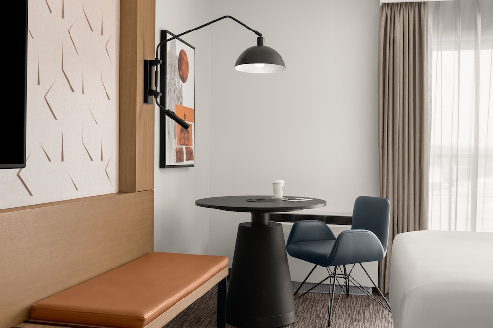 Sheraton Milwaukee Brookfield Hotel - photo 14