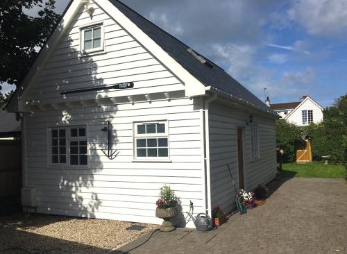 Sea Rose Cottage — 4-Star Luxury Hotel in Deal, United Kingdom