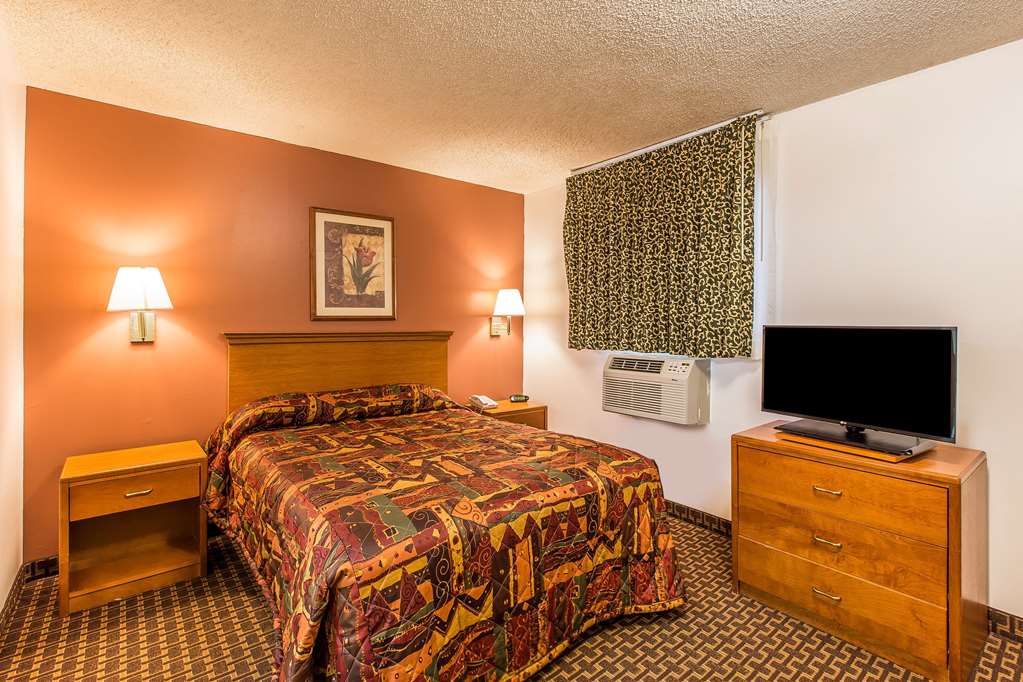 Suburban Extended Stay Abercorn - photo 18