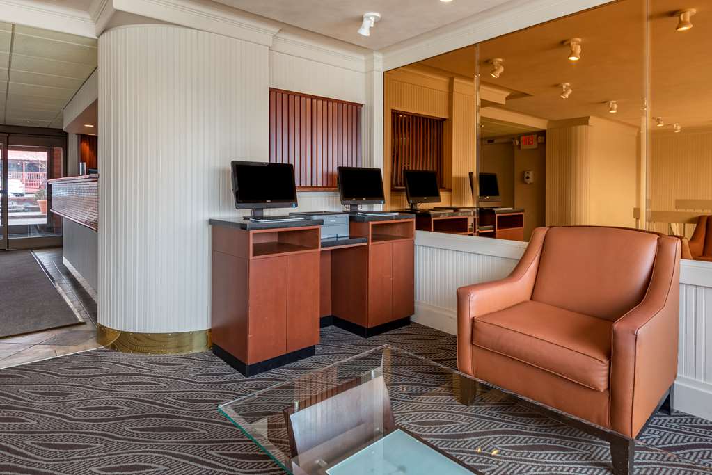 Best Western Plus Oswego Hotel and Conference Center - photo 3