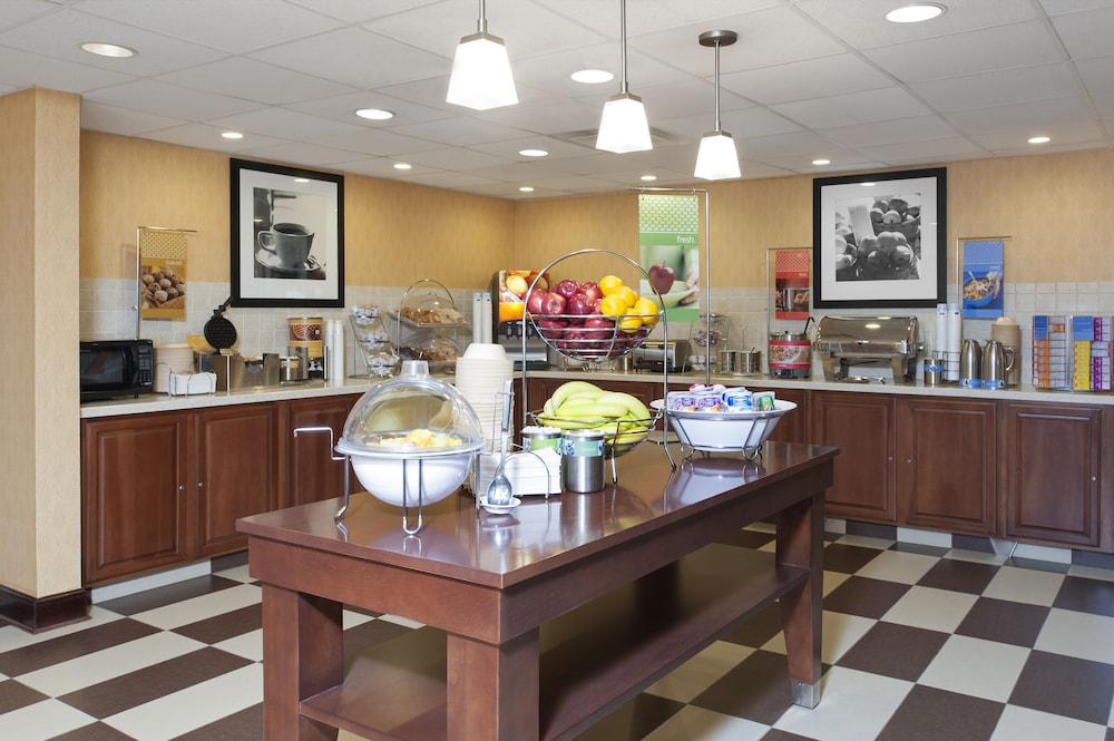 Hampton Inn & Suites Cleveland Southeast Streetsboro - photo 21