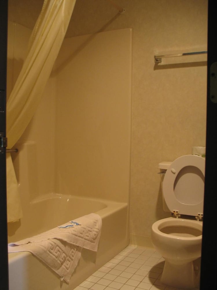 Great Lakes Inn - photo 19
