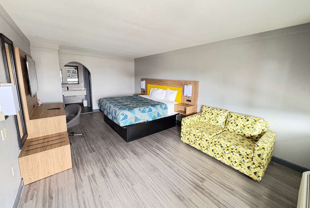 Days Inn by Wyndham Gonzales - photo 16