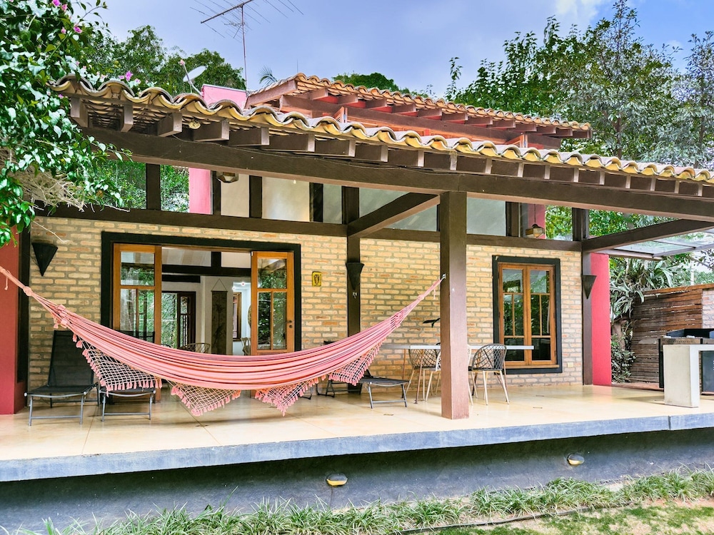 Casa na Granja Viana em frente à reserva ambiental — 4-Star Luxury Hotel in Carapicuiba, Brasil