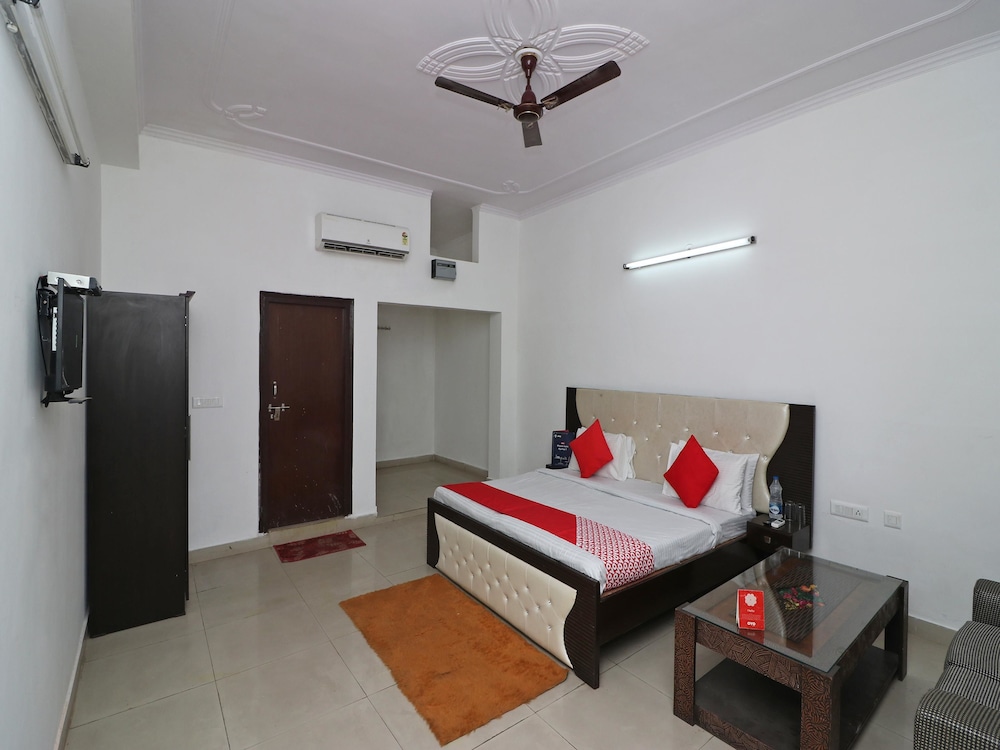 OYO 14802 Hotel Virus Bistro in Haldwani, India