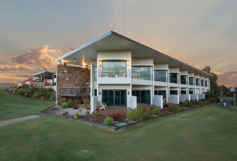 Bridges Villas at Cobram Barooga Golf Club — 4-Star Luxury Hotel in Barooga, Australia