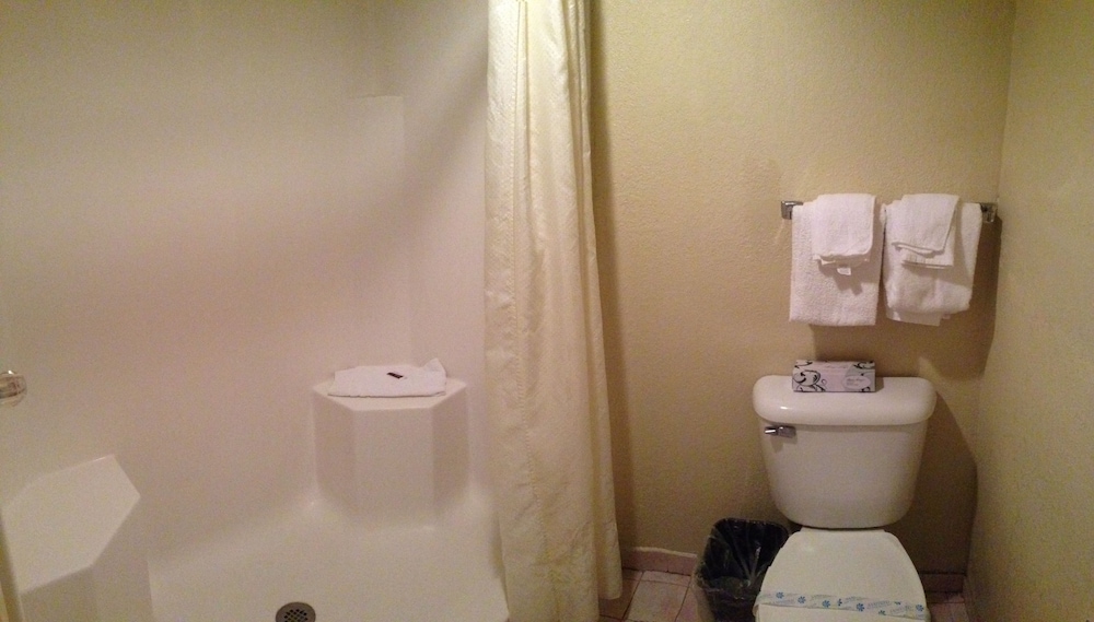 Travelodge by Wyndham Farmington Hwy 64 - photo 30