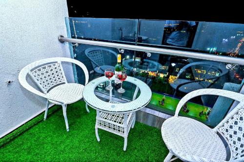 Stunning One Bedroom Apartment With Ample Parking Space Swimming Pool Fully Equipped Gym And Relaxing Rooftop With City Views