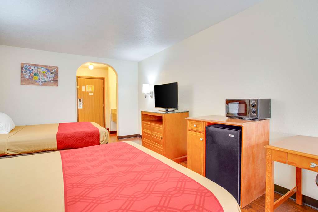 Econo Lodge Inn & Suites Albuquerque East I 40 Eubank Exit - photo 7
