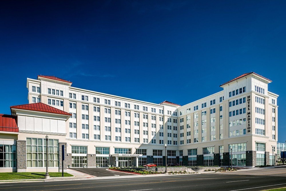 Hotel Madison & Shenandoah Conference Ctr - photo 2