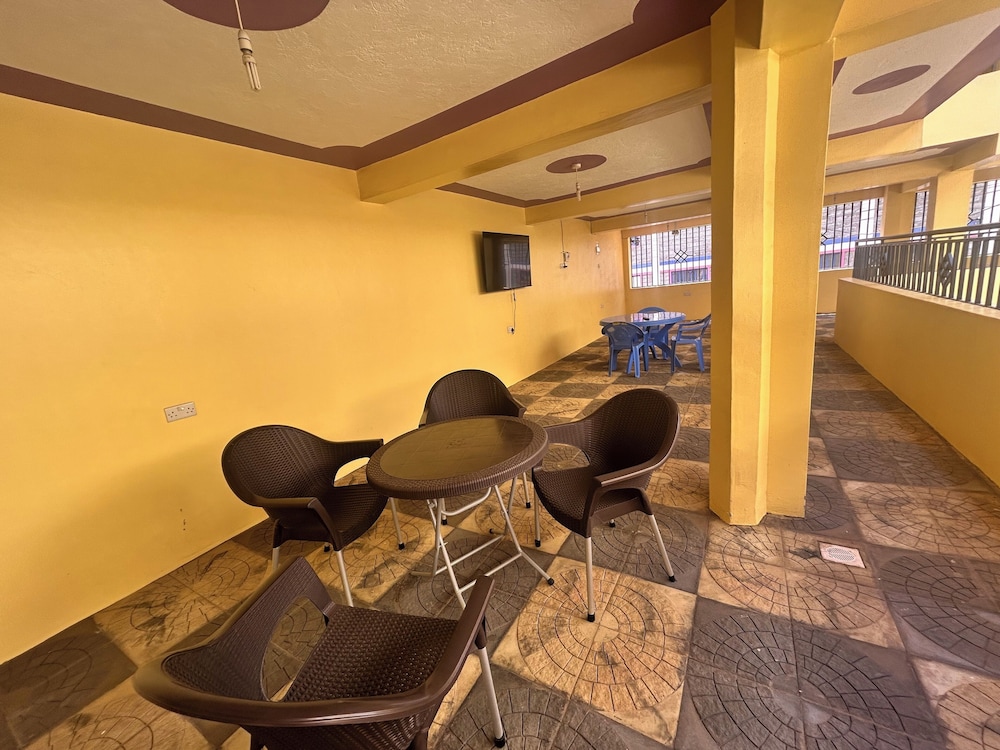 020 22Airbnbs - carbon neutral hotel in Thika