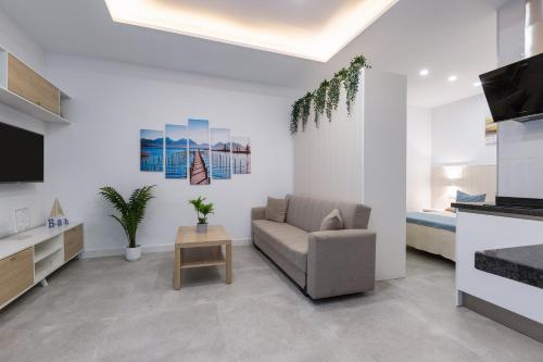 Victoria's Apartamentos — 4-Star Luxury Hotel in Malaga, Spain