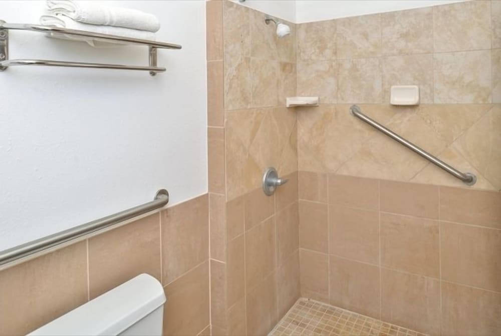 La Bonita Inn And Suites - photo 19