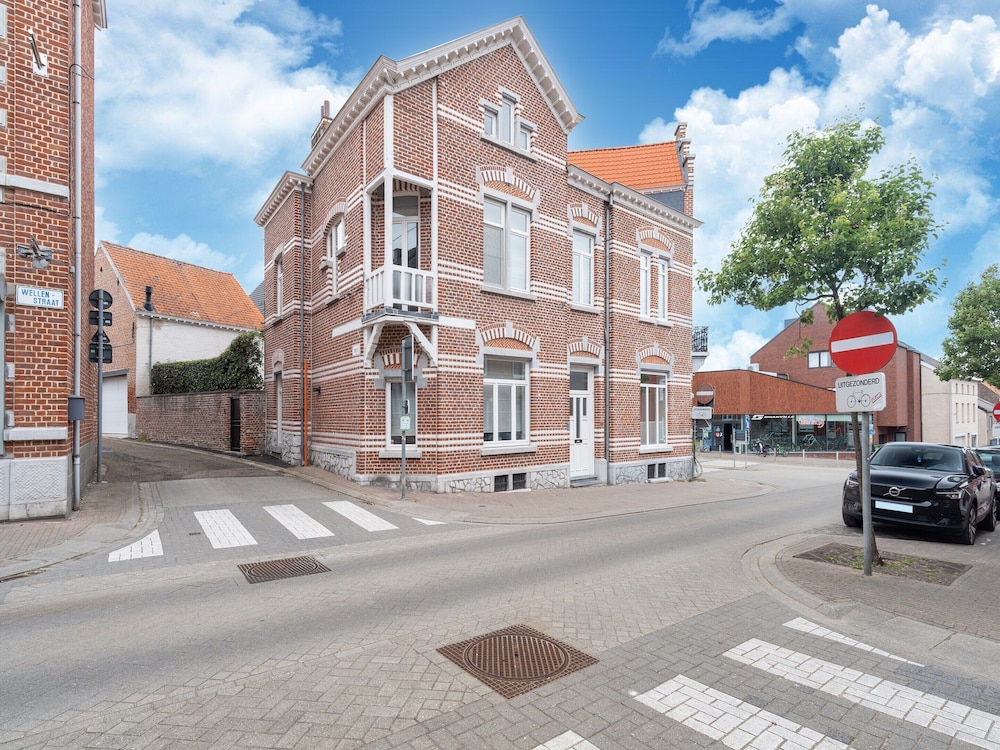 Scenic Villa in Borgloon With Garden — 4-Star Luxury Hotel in Borgloon, Belgium