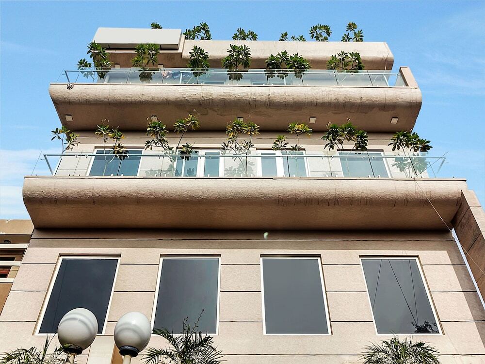 The Signature Leaf Hotel near Medanta Hospital Gurgaon
