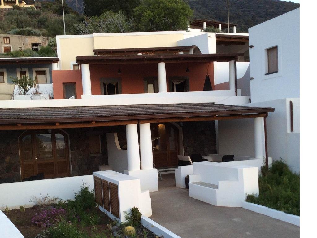 Eolian Houses — 4-Star Luxury Hotel in Santa Marina Salina, Italy