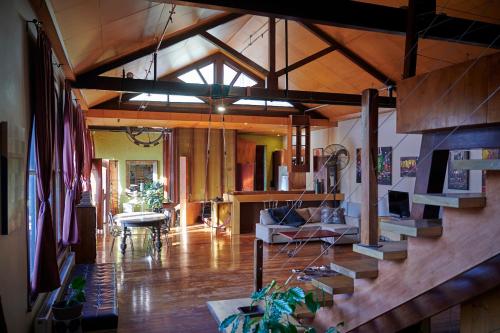 Central City Warehouse Apartment — 4-Star Luxury Hotel in Melbourne, Australia
