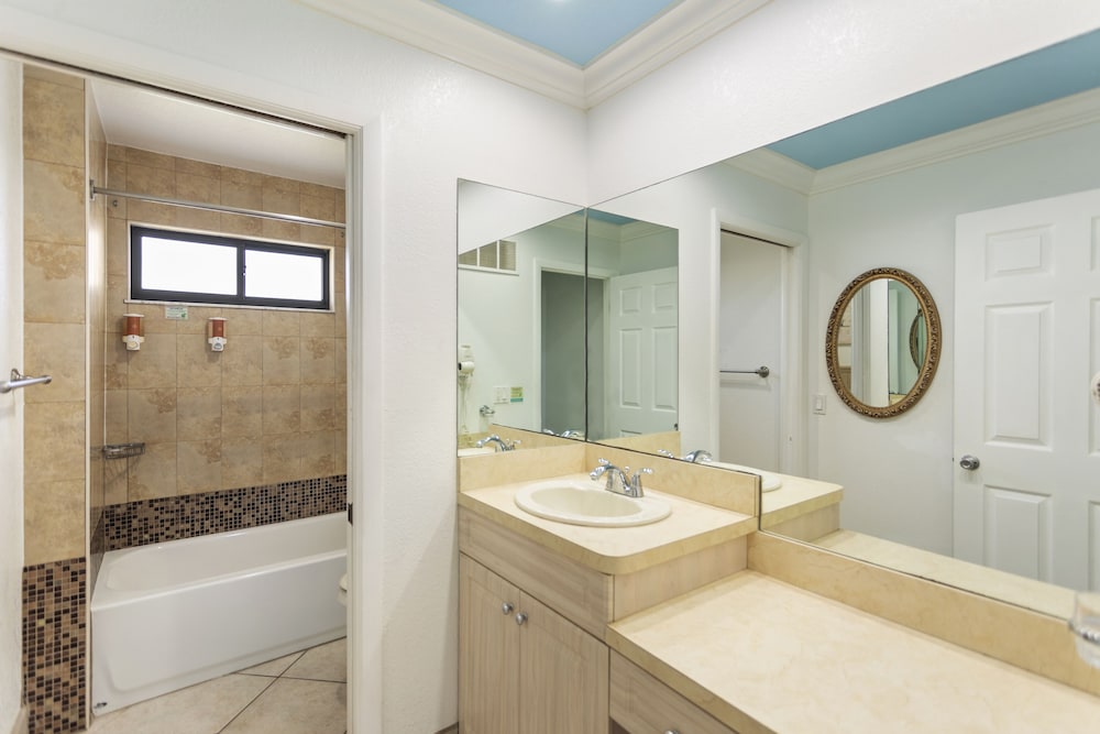 Bayview Plaza Waterfront Resort - photo 42
