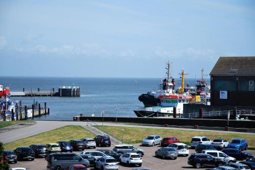 Am Seedeich 7 SE10 Seesicht — 4-Star Luxury Hotel in Cuxhaven, Germany