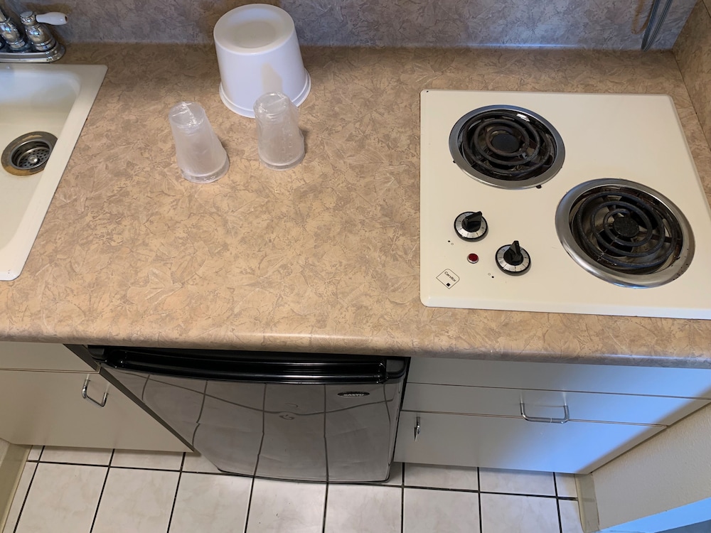 California Suites Hotel - photo 17