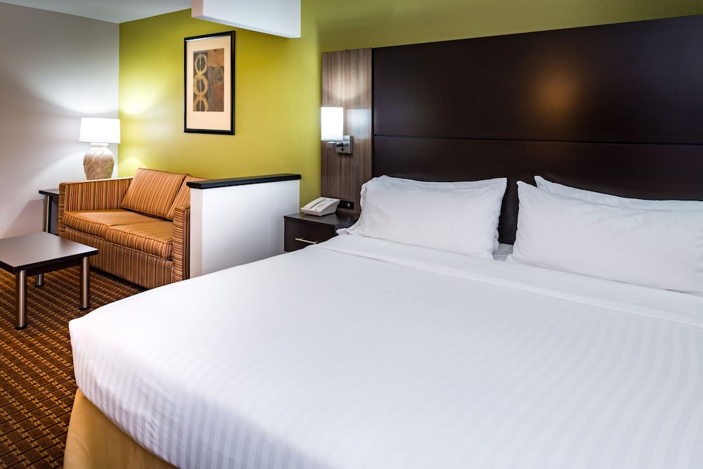 Holiday Inn Express & Suites Bucyrus by IHG - photo 12