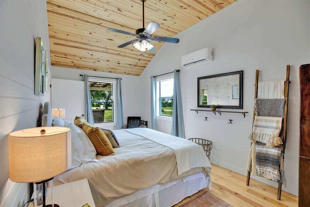 3 Acres of Luxury and Views in Fred Wine Country - photo 7