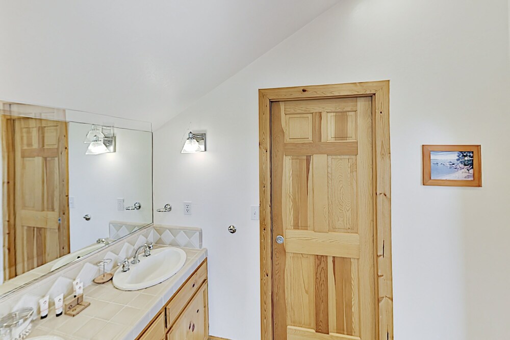 Tahoe Donner Luxury Sleeps 14 Hot tub 3100 sqft - photo 19