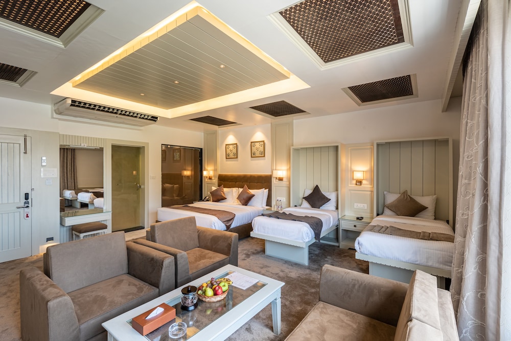Hotel Grand Boulevard — Srinagar