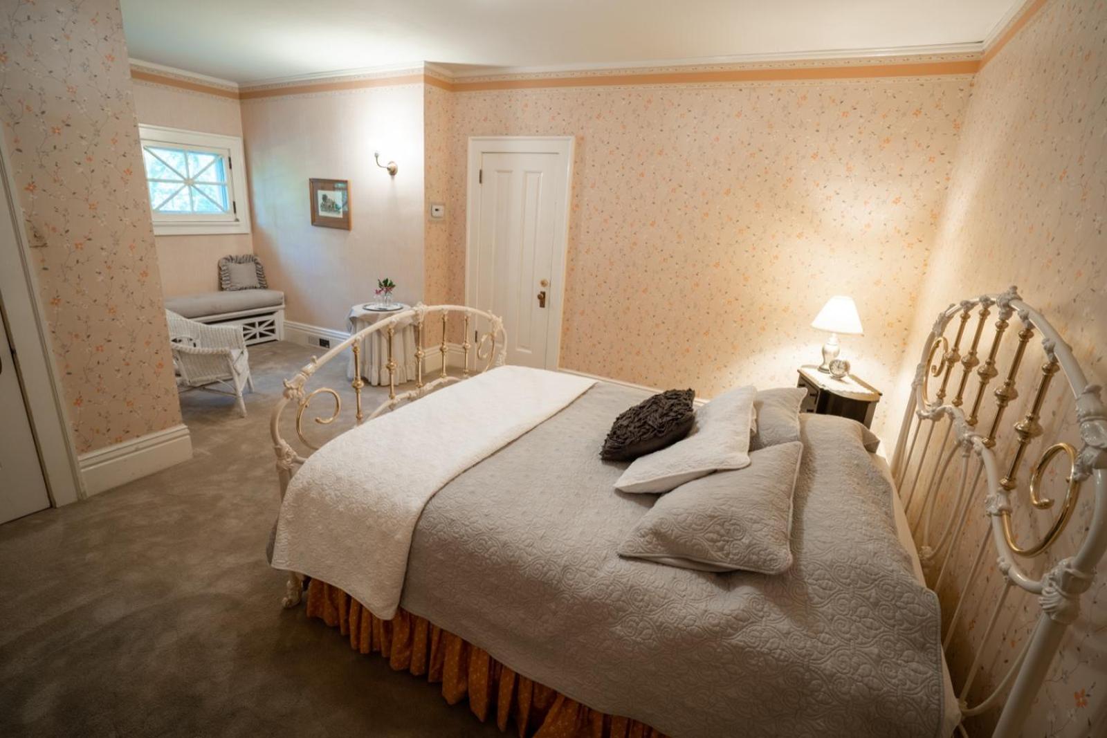 McCloud Hotel - photo 16