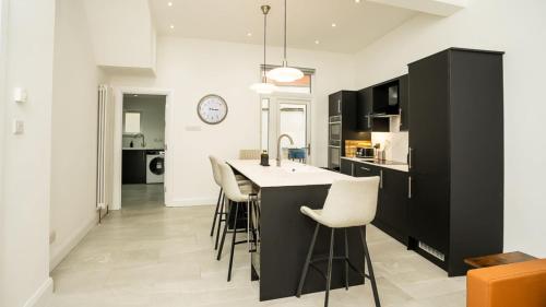 Luxury Central 4 BDR house by Belfast City Breaks — 4-Star Luxury Hotel in Belfast, United Kingdom