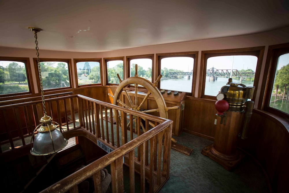 Delta King Hotel - photo 20