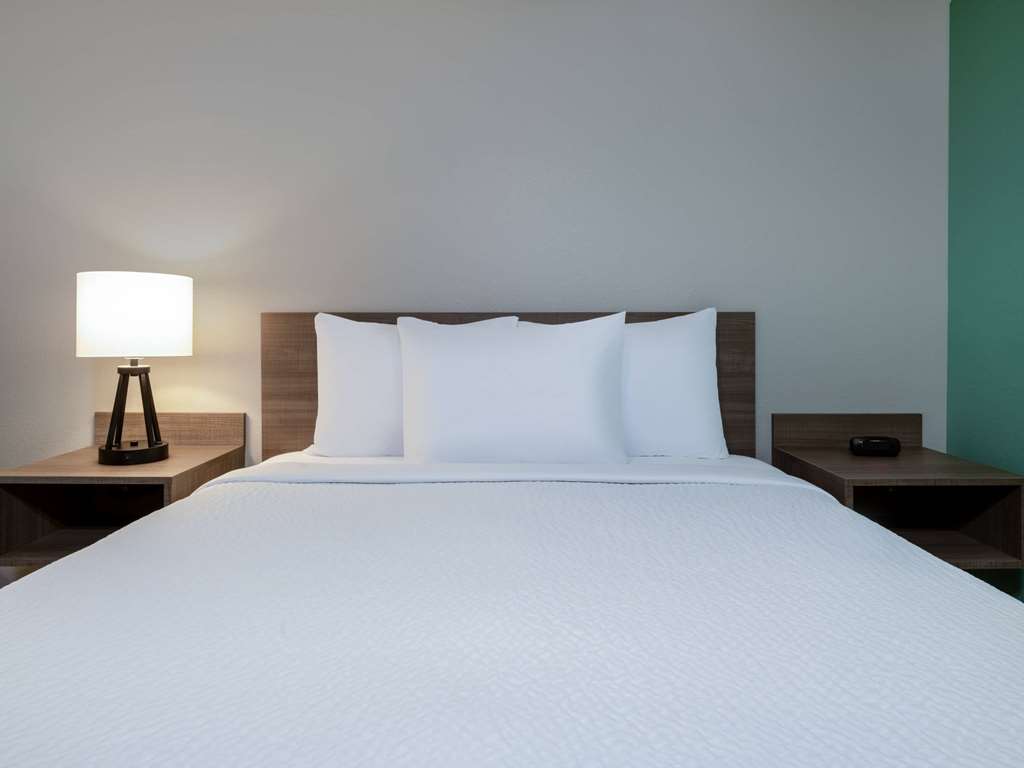 ECHO Suites Extended Stay by Wyndham Indianapolis AmeriPlex - photo 15
