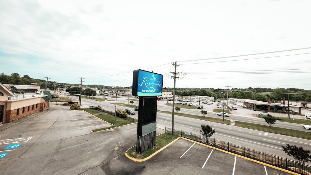 Riverside Inn & Suites by OYO Danville Ceaser Casino - photo 68