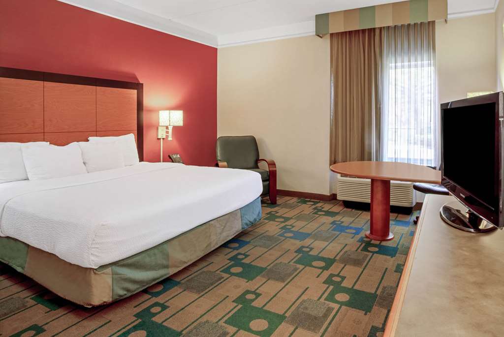 La Quinta Inn & Suites by Wyndham Winston Salem - photo 31
