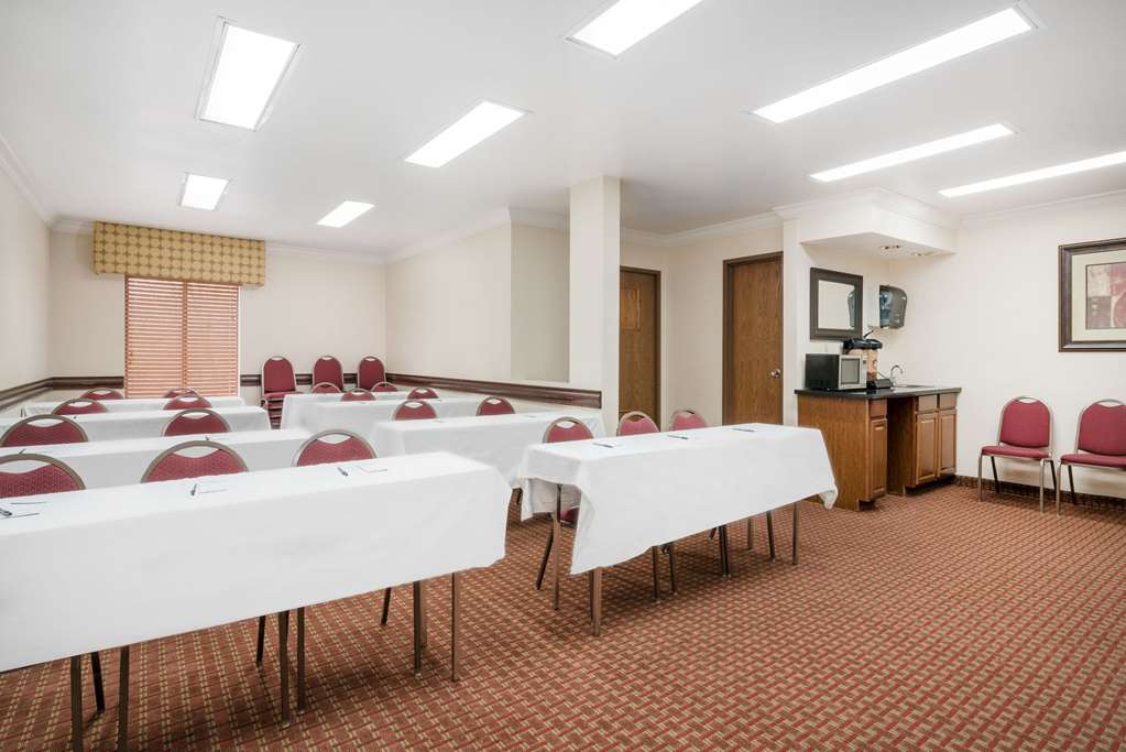 AmericInn by Wyndham Johnston Des Moines - photo 15