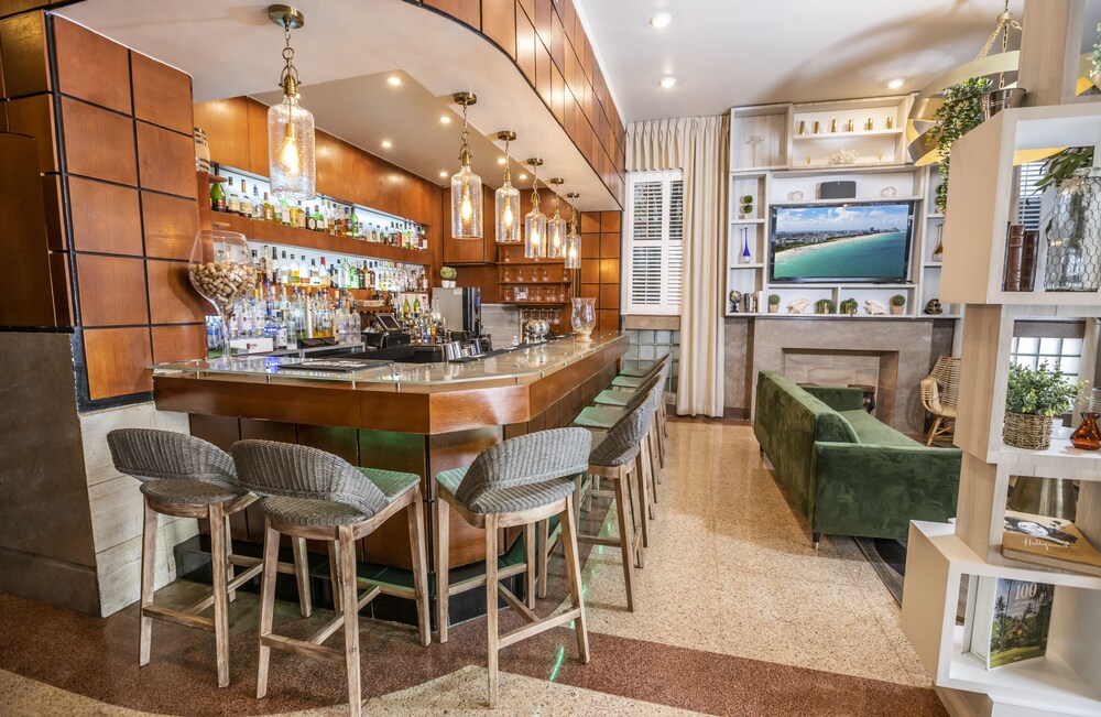 Chesterfield Hotel & Suites - photo 43