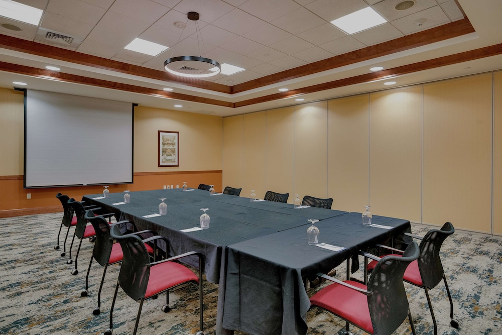 Hilton Garden Inn Milwaukee Airport - photo 46