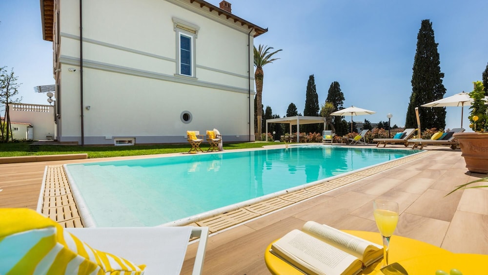 Villa Sole Al Molino A Vento 8 Emma Villas — 4-Star Luxury Hotel in Rosignano Marittimo, Italy