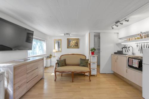 Lara Studio in Laugardalur valley Reykjavík Central Park and Botanical Garden Private entrance FREE Private Parking on side — 4-Star Luxury Hotel in Reykjavik, Iceland