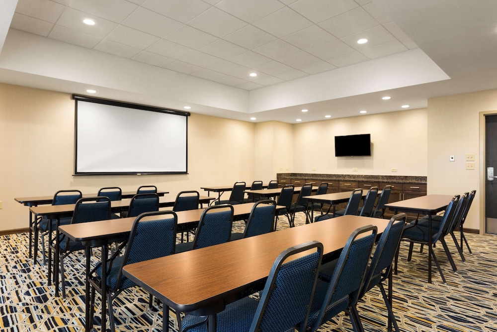Hampton Inn Kennewick at Southridge - photo 23