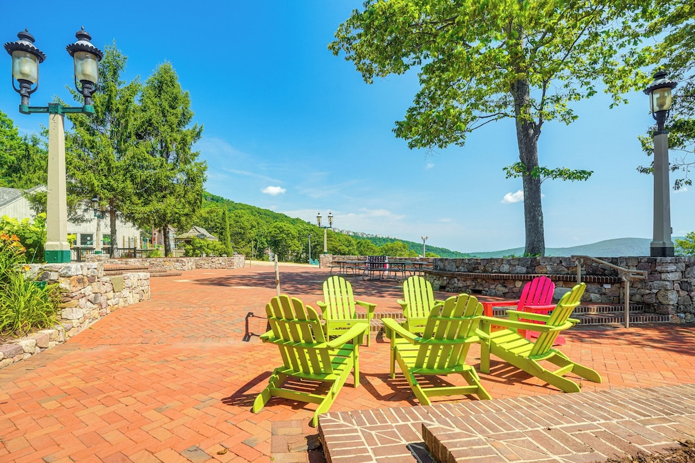 Hike Bike & Explore: Wintergreen Resort Condo - photo 3