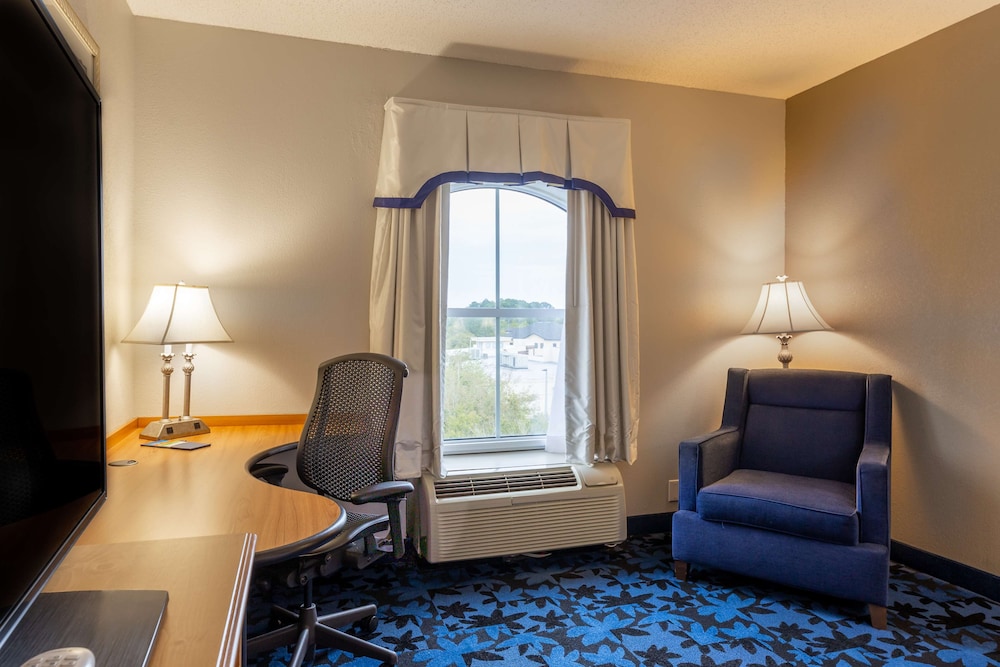 Hampton Inn & Suites Jacksonville Deerwood Park - photo 14