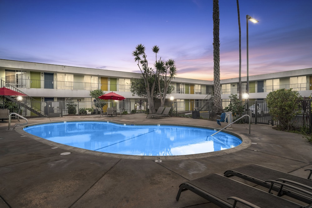 Vagabond Inn Ventura - photo 20