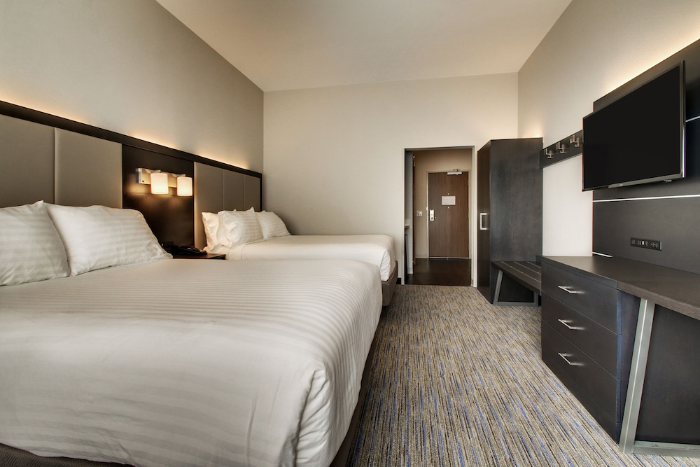 Holiday Inn Express & Suites Summerville by IHG - photo 17