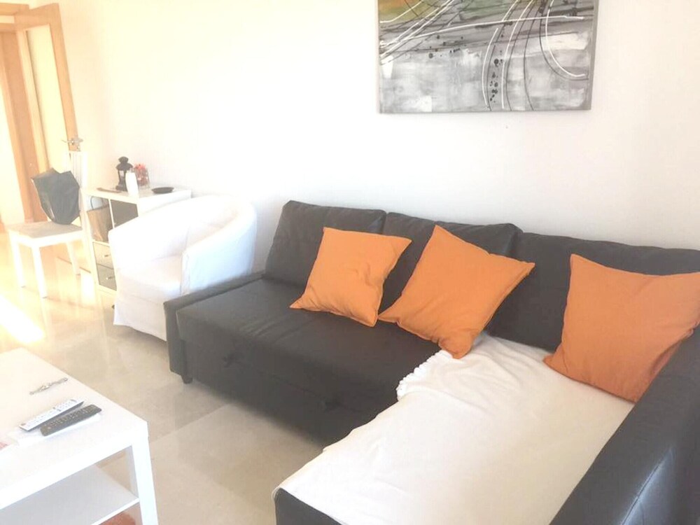 Apartment with 2 bedrooms in Casares with wonderful sea view shared pool enclosed garden — 4-Star Luxury Hotel in Casares, Spain
